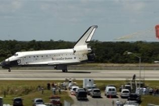 Endeavour повернувся на землю (відео, оновлено)