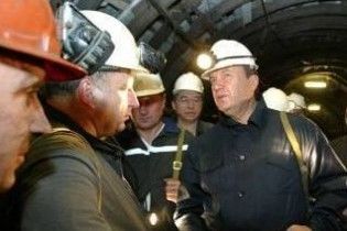 Янукович: директори шахт Донбасу продають душу дияволу