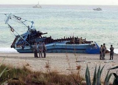 Залишки затонулих коло берегів Італії суден з єгипетськими нелегалами