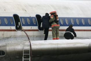 Террориста, который захватил турецкий самолет, обезвредили