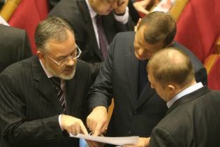 Партія регіонів ухвалила рішення скласти 150 мандатів