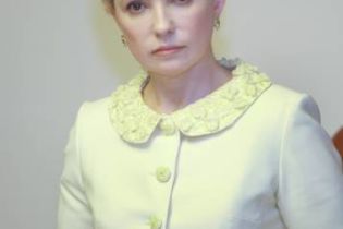 Тимошенко просит выплачивать деньги пострадавшим дома