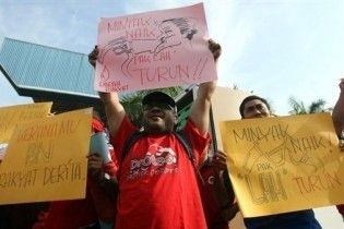 Мешканці Малайзії протестують проти використання англійської в школах