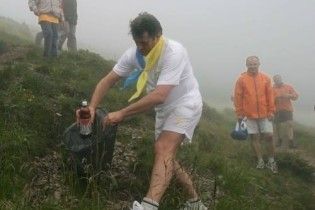 Гуцули просять Ющенка не брати на Говерлу всю свою свиту