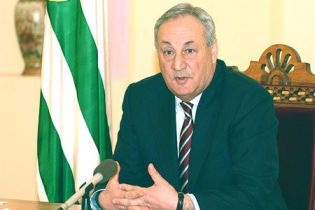 Президент Абхазії запевнив Росію, що не ввійде до її складу