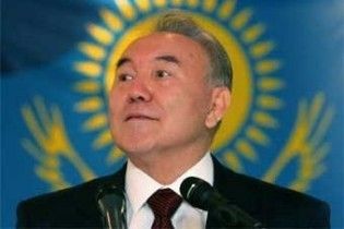 МВФ розглядає пропозицію Назарбаєва відмовитися від долара