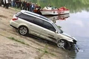 Як заробляють на документах від розбитих авто (відео)