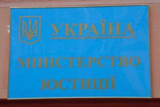 В Україні побільшало партій