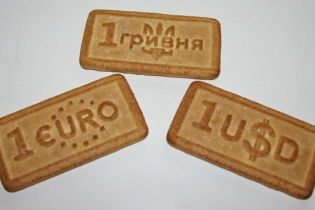 У понеділок долар буде на копійку дешевший