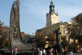 Во Львове наблюдают за Олимпиадой (видео)