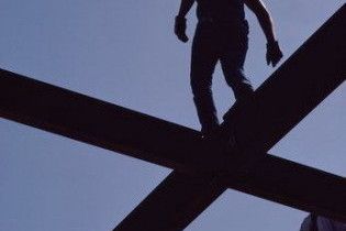 Людей виселяють з осель до лазні