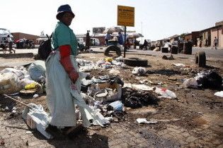 В Африке вводят санкции в бизнесе для белокожих людей