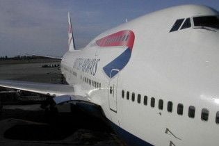 Літак British Airways з палаючим двигуном аварійно сів у Нігерії