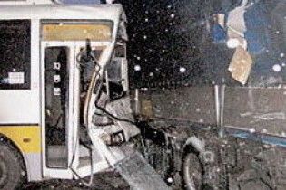 У Москві Камаз протаранив пасажирський автобус: 13 людей в лікарні