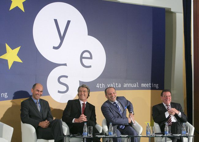 Саміт YES