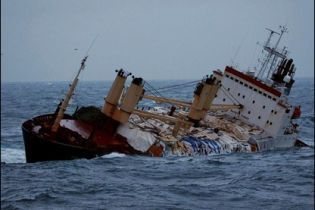 В Италии спасли тонувшее судно
