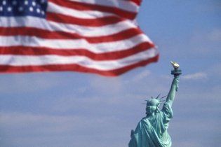 Швейцарский банк "сдал" своих клиентов США