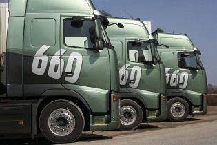 Вантажні авто заблокували в'їзд до Львова
