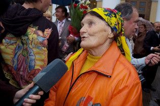 Бабу Параску не пустили на святкування річниці Майдану