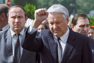 Охранник Ельцина рассказал, как Абрамович носил в Кремль чемоданы с долларами