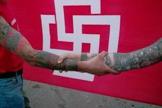 Скінхеди-вбивці ґвалтували за відмову вступити в їх банду