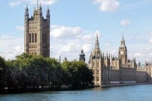 Лондон и Стокгольм осудили решение России