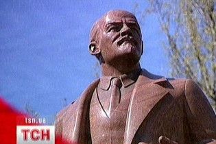 Ректор КПИ отказался отчислять студента, который отбил Ленину нос