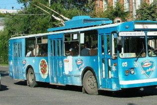 Біля Алушти припинено рух тролейбусів - невідомі зрізали 250 метрів проводу