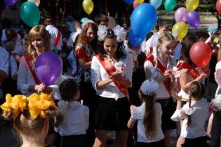 27 травня у школах пролунав останній дзвоник