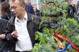 Во Львове для Януковича устроили мастер-класс по плетению венков