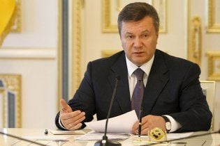 Янукович повністю ліквідує Державну міграційну службу