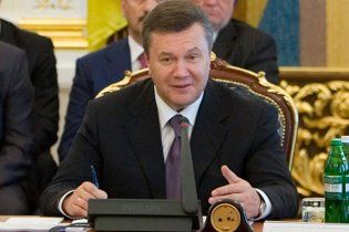 Янукович поздравил украинских полярников с серединой зимы