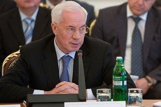 Азаров уже торгуется с россиянами за украинскую трубу