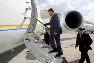 Янукович полетів до США