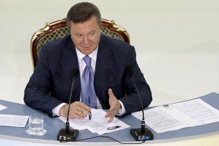 Янукович не поверне RosUkrEnergo вилучений газ, бо не знає де він