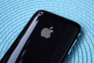 Apple презентує iPhone четвертого покоління