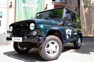 УАЗ 469 встановив світовий рекорд - у нього влізли 32 людини