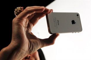 В Україні з'явилися перші "нелегальні" iPhone4