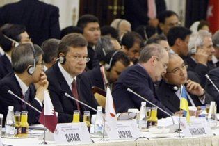 Янукович: Україна готова допомогти вирішити питання безпеки в Азії