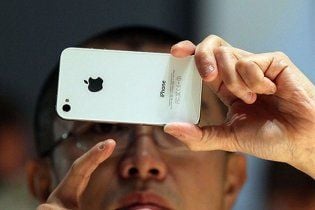 iPhone "научили" защищать владельца от рака кожи