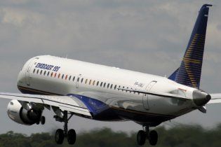 Керівництво Польщі вирішило літати на бразильських лайнерах