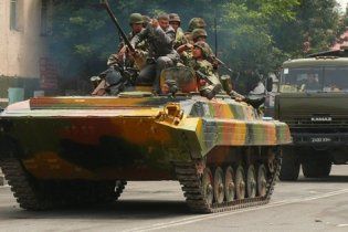 Временное правительство Киргизии перебрасывает на юг добровольцев