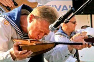 В Севастополі встановлять пам'ятник балалайці
