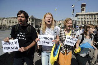 Великобританія незадоволена станом демократії в Україні