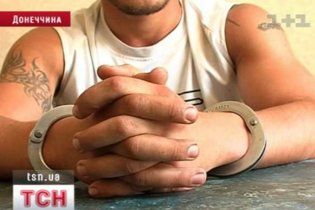У Донецьку біля школи знайшли вбиту людину
