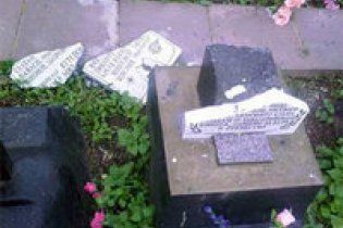 В Латвии вандалы осквернили памятник советским воинам