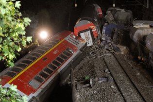 В Германии столкнулись товарный и пассажирский поезда