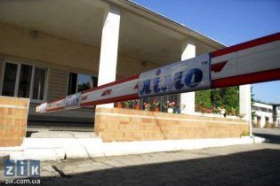 Работники львовского комбината выбросили налоговиков из здания