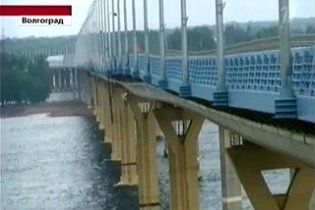 При будівництві "танцюючого мосту" у Росії виявлені порушення на 152 млн рублів