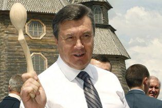 Янукович получил казацкую булаву